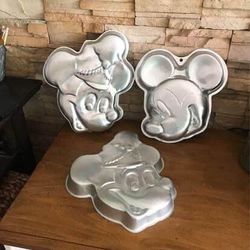 DISNEY MICKEY MOUSE AND MICKEY BAND LEADER WILTON BAKING CAKE PANS
