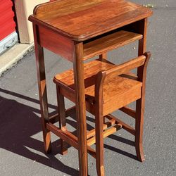 Antique desk / chair