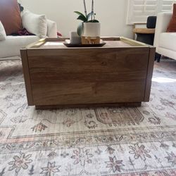 Coffee table With Storage Drawers. 
