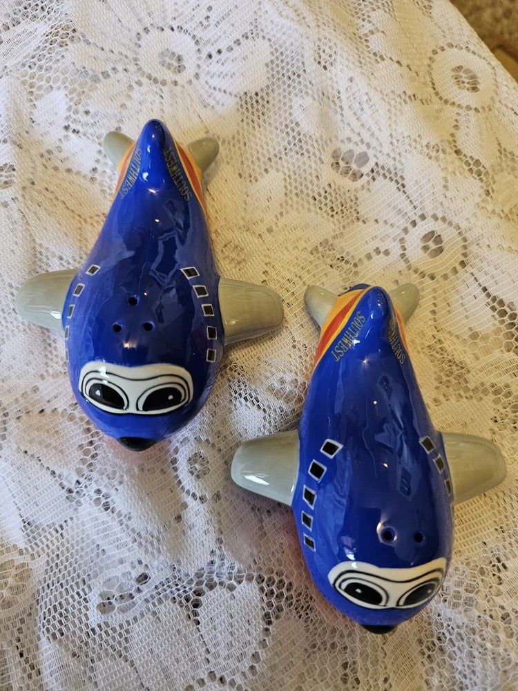 Southwest Airlines Rare Salt And Pepper Shakers