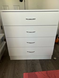 Small white drawer dresser