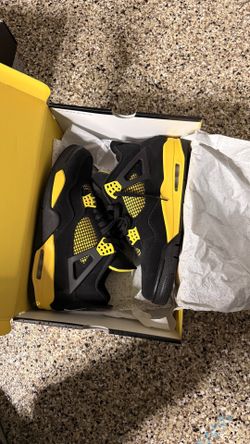 Air Jordan retro 4s Thunder