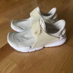 Nike Sock Dart Light Bone Women’s Size 8