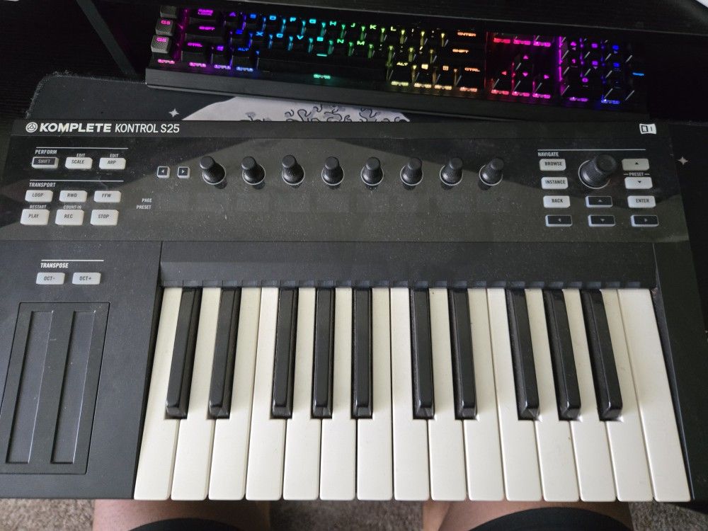 Komplete Control S25 Controller