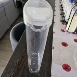 5 Plastic Food Containers 