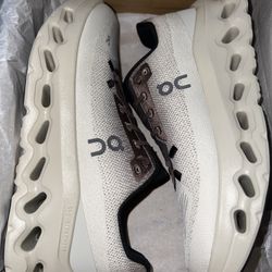 On Cloud Women’s 8.5