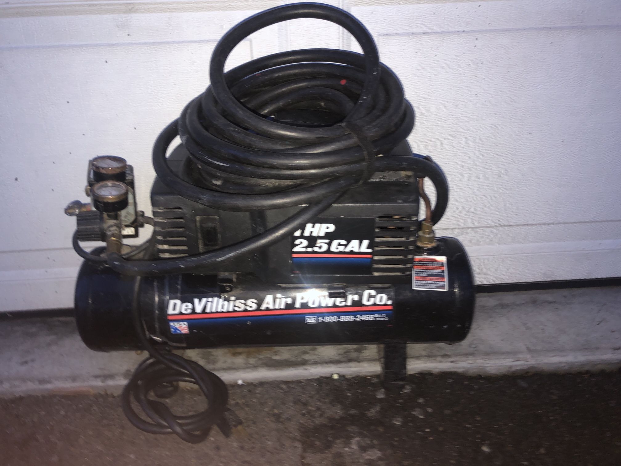 125 Psi 2.5 Gallon Air Compressor Devillbiss  Power Co. Works Perfect  40$ Obo 