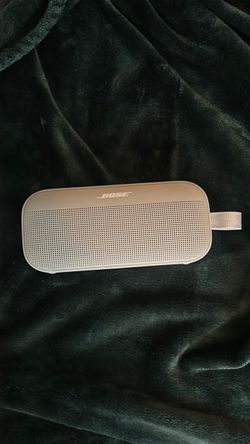 Bose SoundLink Flex Portable Bluetooth Speaker – Excellent Condition