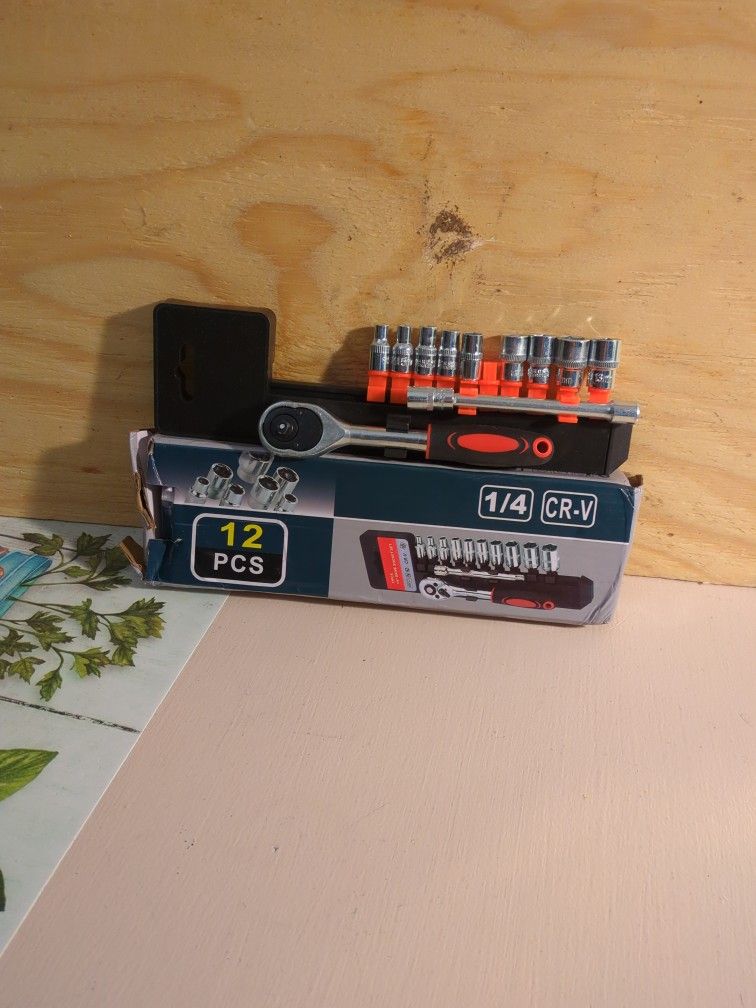 12 PC Socket Set With Ratchet And Long extension For