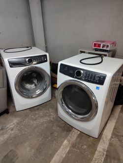 Electrolux gas dryer and washer set