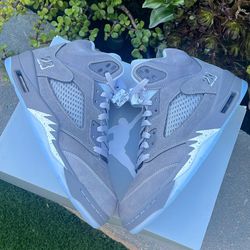 BRAND NEW Jordan 5 Wolf Grey Size 9.5