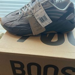 Yeezy Boost 700 V2