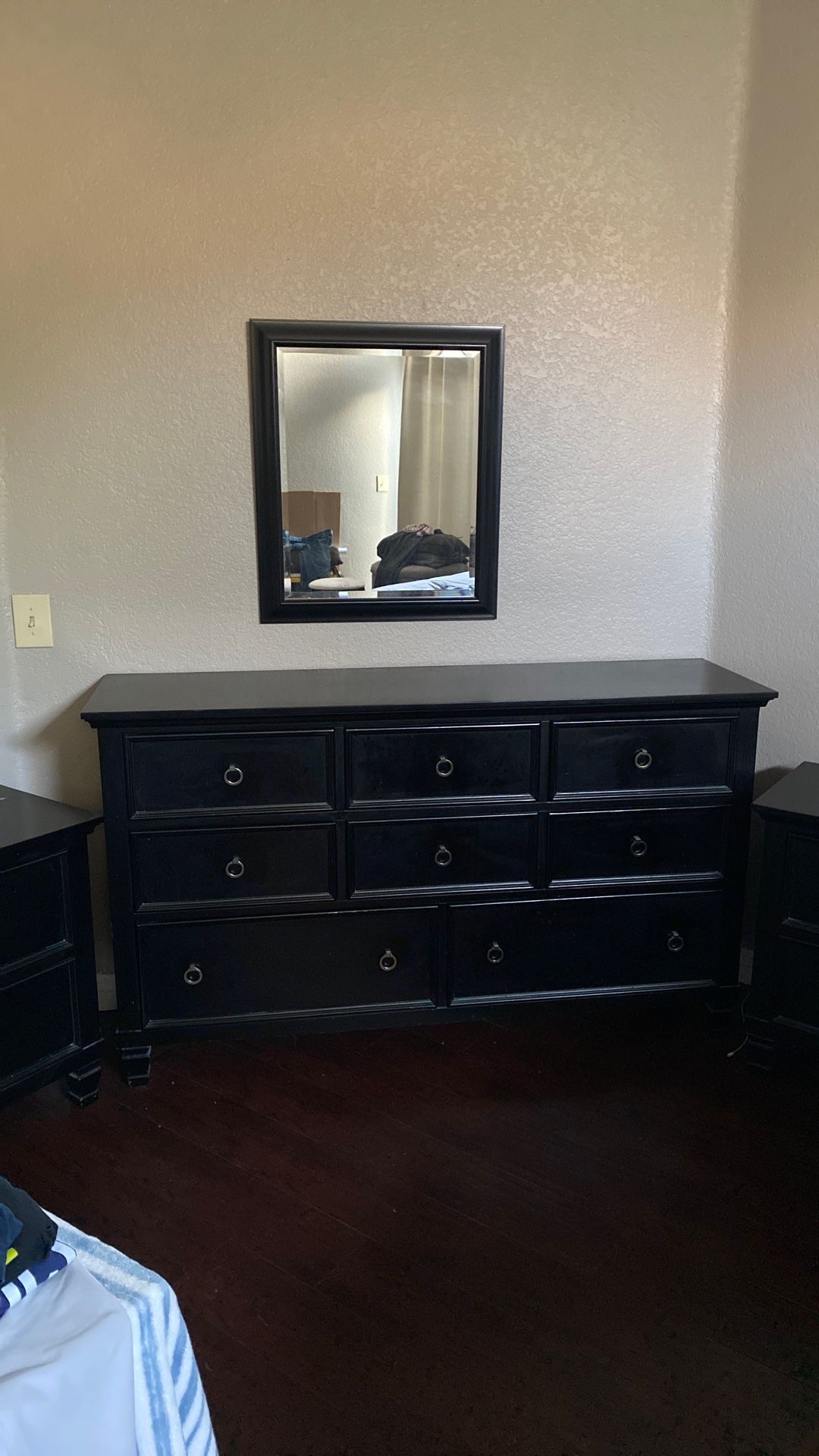Black Bedroom Set With Mirror (4 Piece)