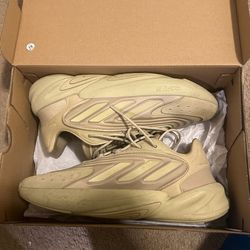 Adidas Ozelia Size 9 