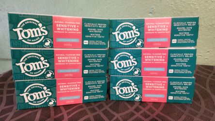 Toothpaste sensitive / $8 each (cada caja)