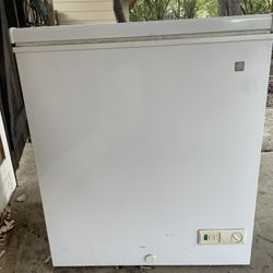 GE Chest Freezer 