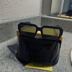 SUNGLASSES FOR SALE ✅🔥