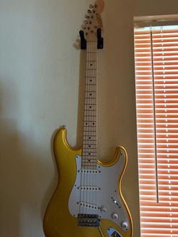 Fender Stratocaster Electric Guitar Gold