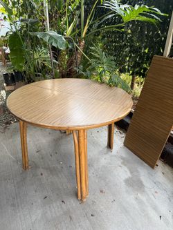 Free table with leaf and 2 chairs