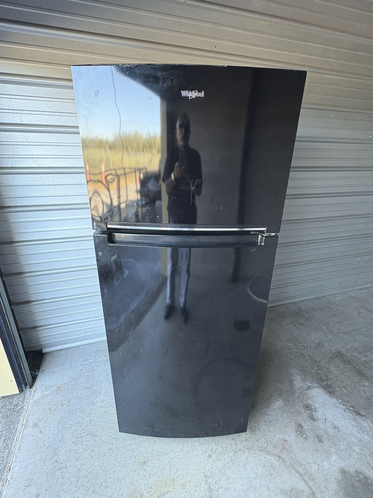 Black 17 Cubic Feet Refrigerator - Second/Shop Refrigerator 