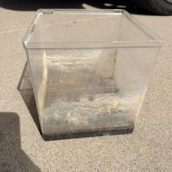 2 Gallon Plastic Square Aquarium (LxWxH: 7.5” x 7.5” x 8”)