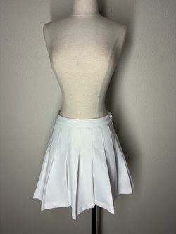 Forever 21 White Pleated Mini Skirt, size medium