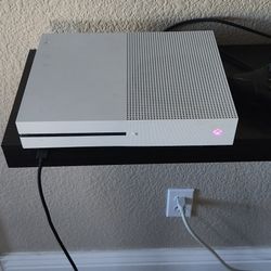 Xbox One S 781GB READ DESCRIPTION 