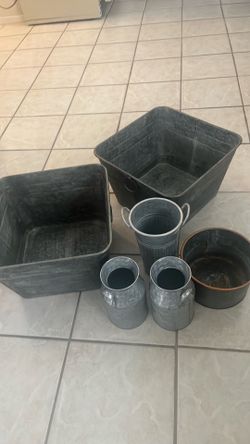 Planters/decor