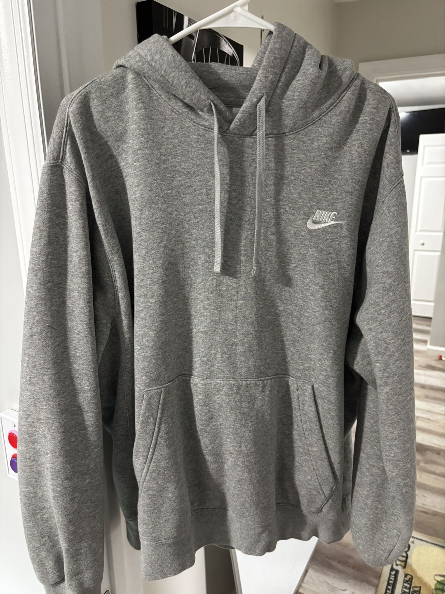 Nike Men’s Large Hoodie Pullover Fleece Sweatshirt Club Athletic Light Gray