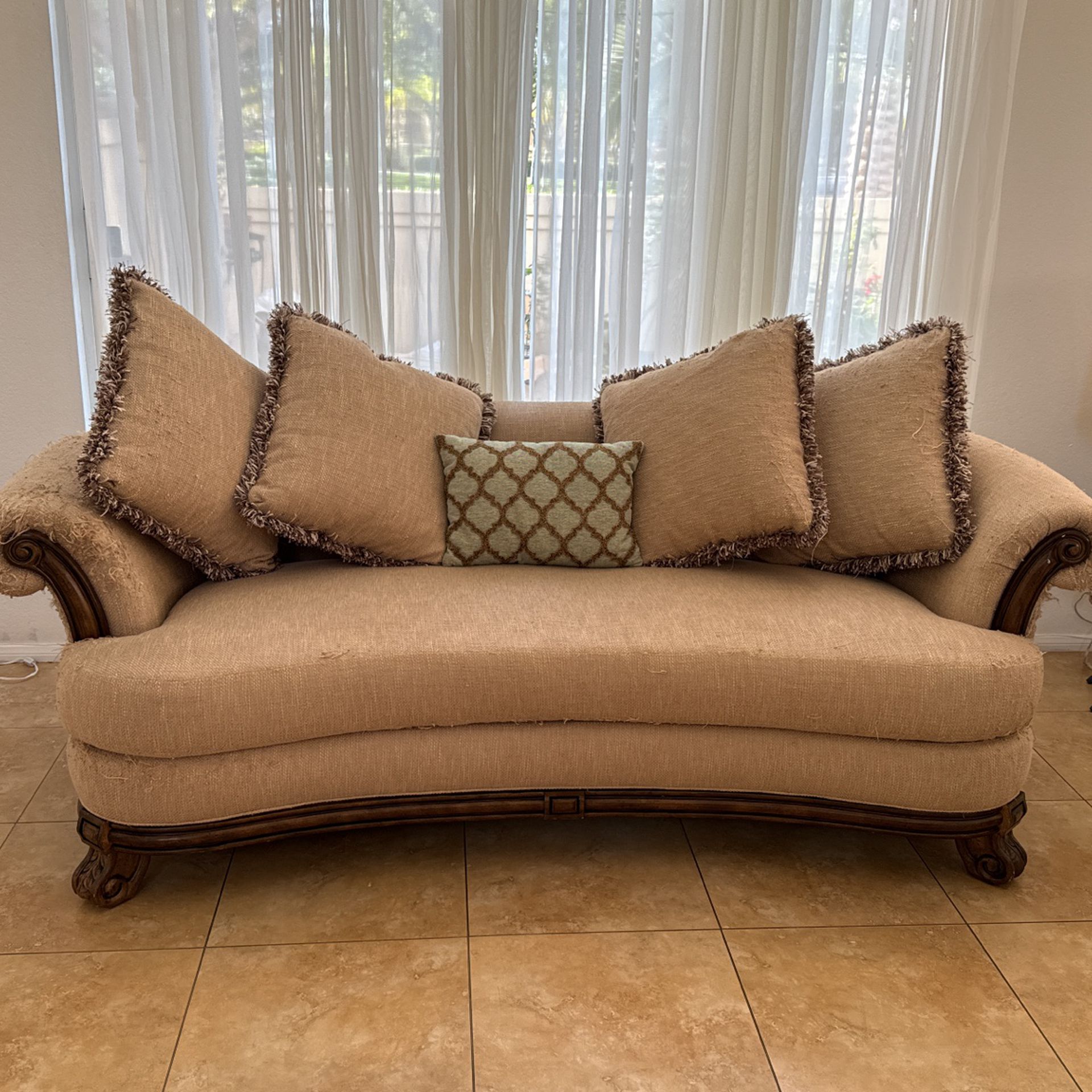 An Elegant Bernhard  Couch  With Four Pillows 