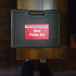 Pittsburgh Gear Puller Set