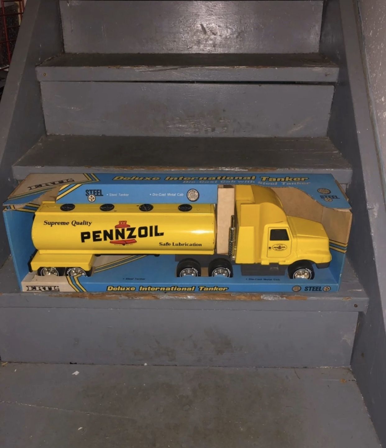 1989 ERTL Pennzoil Truck & Trailer