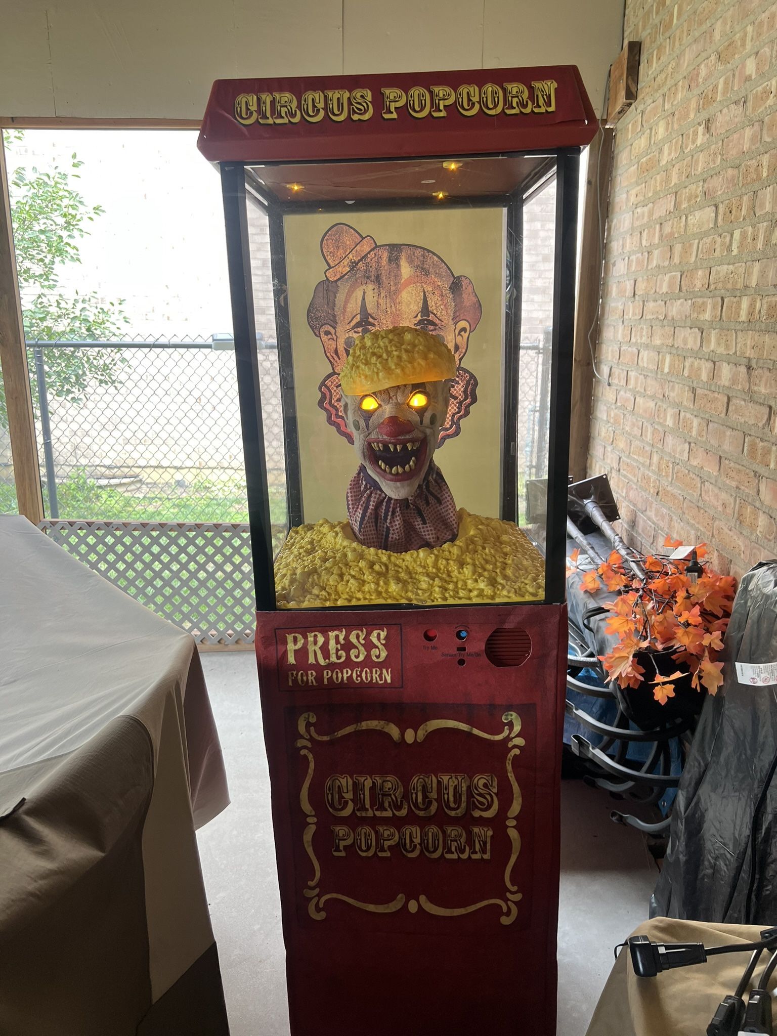 Clown Popcorn Machine Animatronic / Halloween / circus / decorations