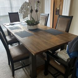 Dining Room Table And Chairs 