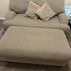 Oversized Chair With Ottoman