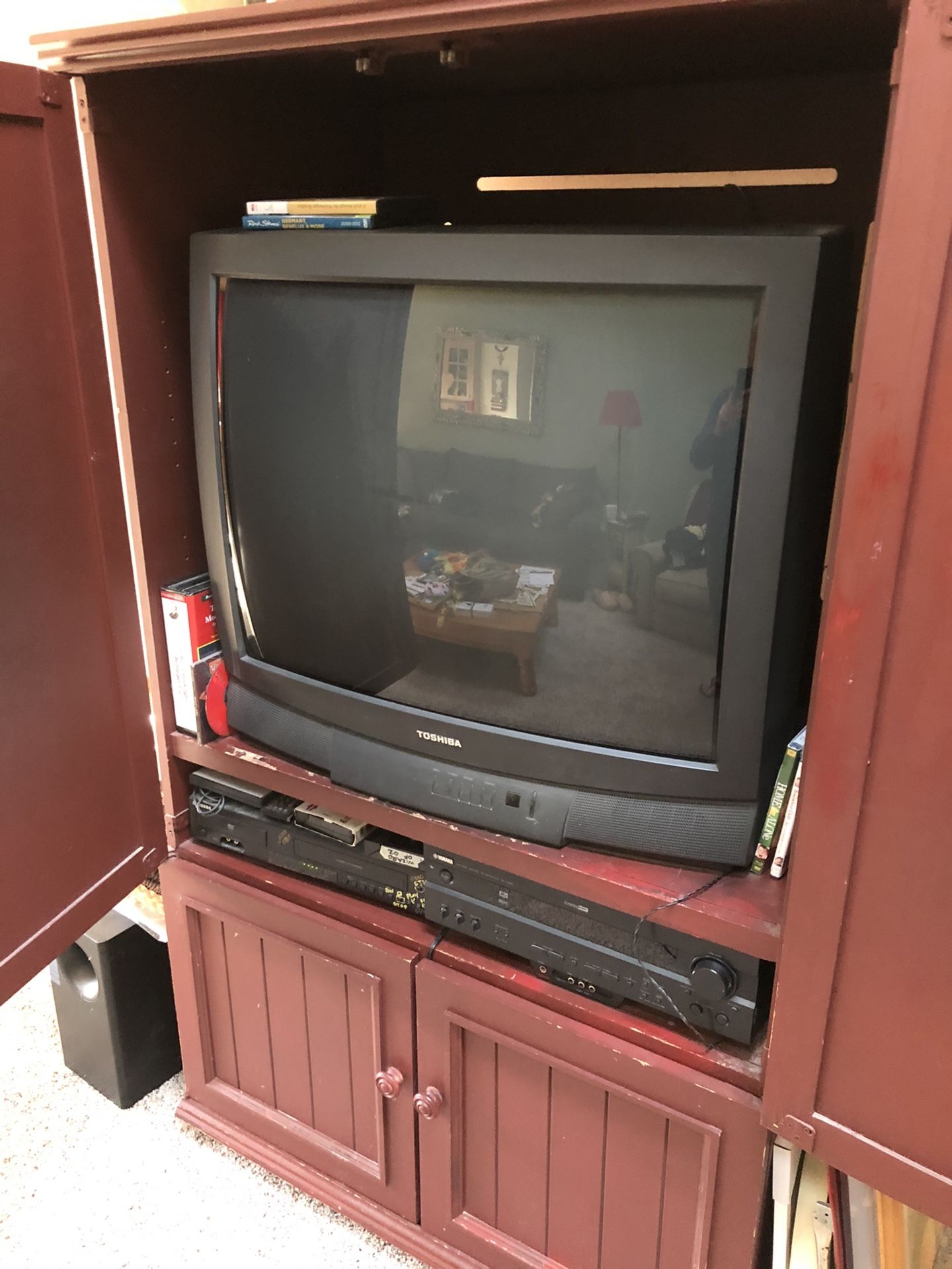 I’ll Pay You $10 To Take This 32 Inch Old School Toshiba Color TV