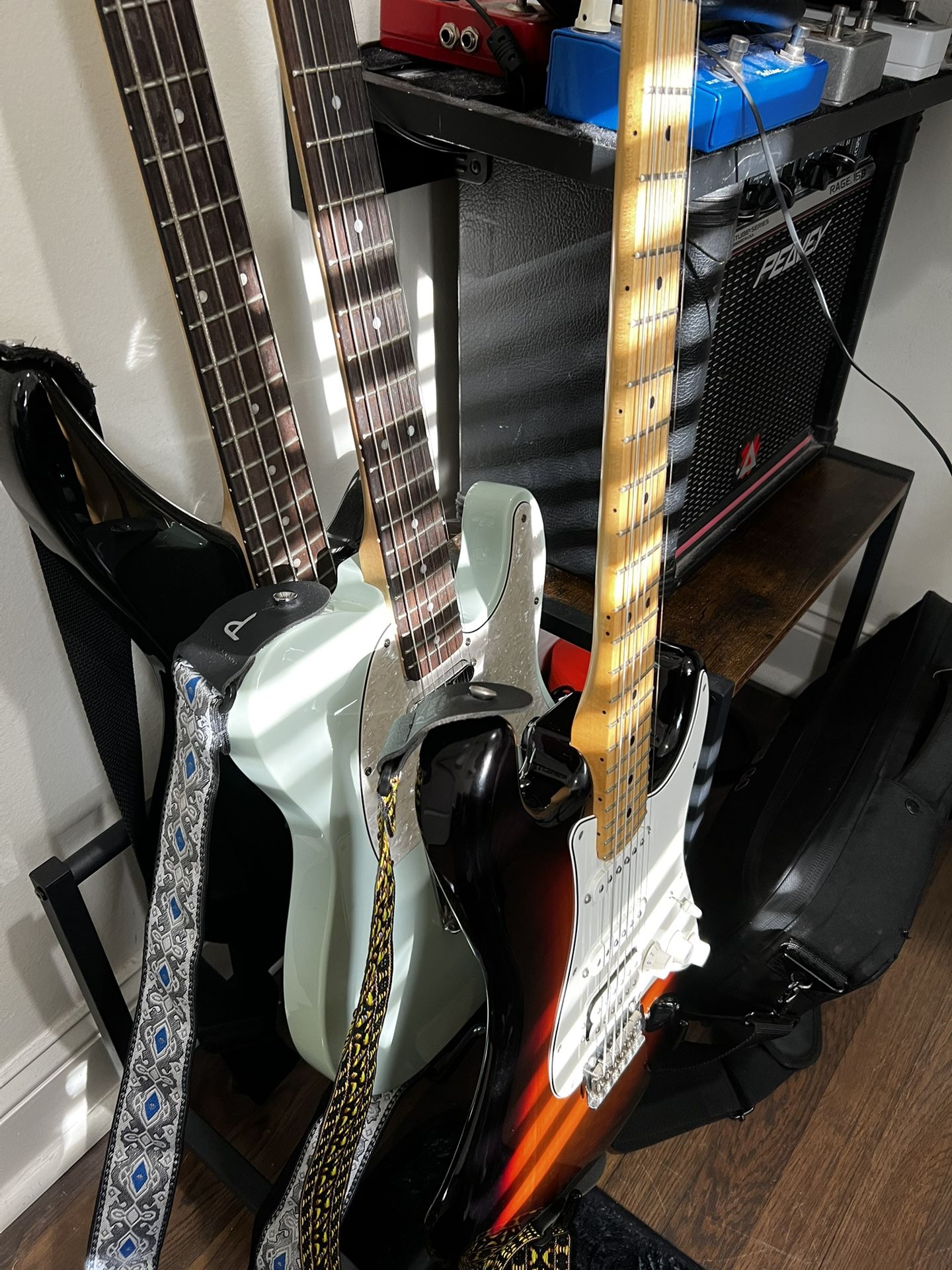 FENDER & SQUIER ELECTRIC GUITARS