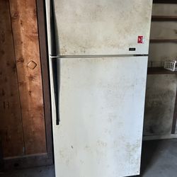 Roper Working Fridge 18 Cubic Ft
