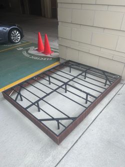 Metal Frame/Base Full Size Bed
