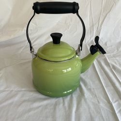 Le Creuset Whistling Tea Kettle – Green Enamel
