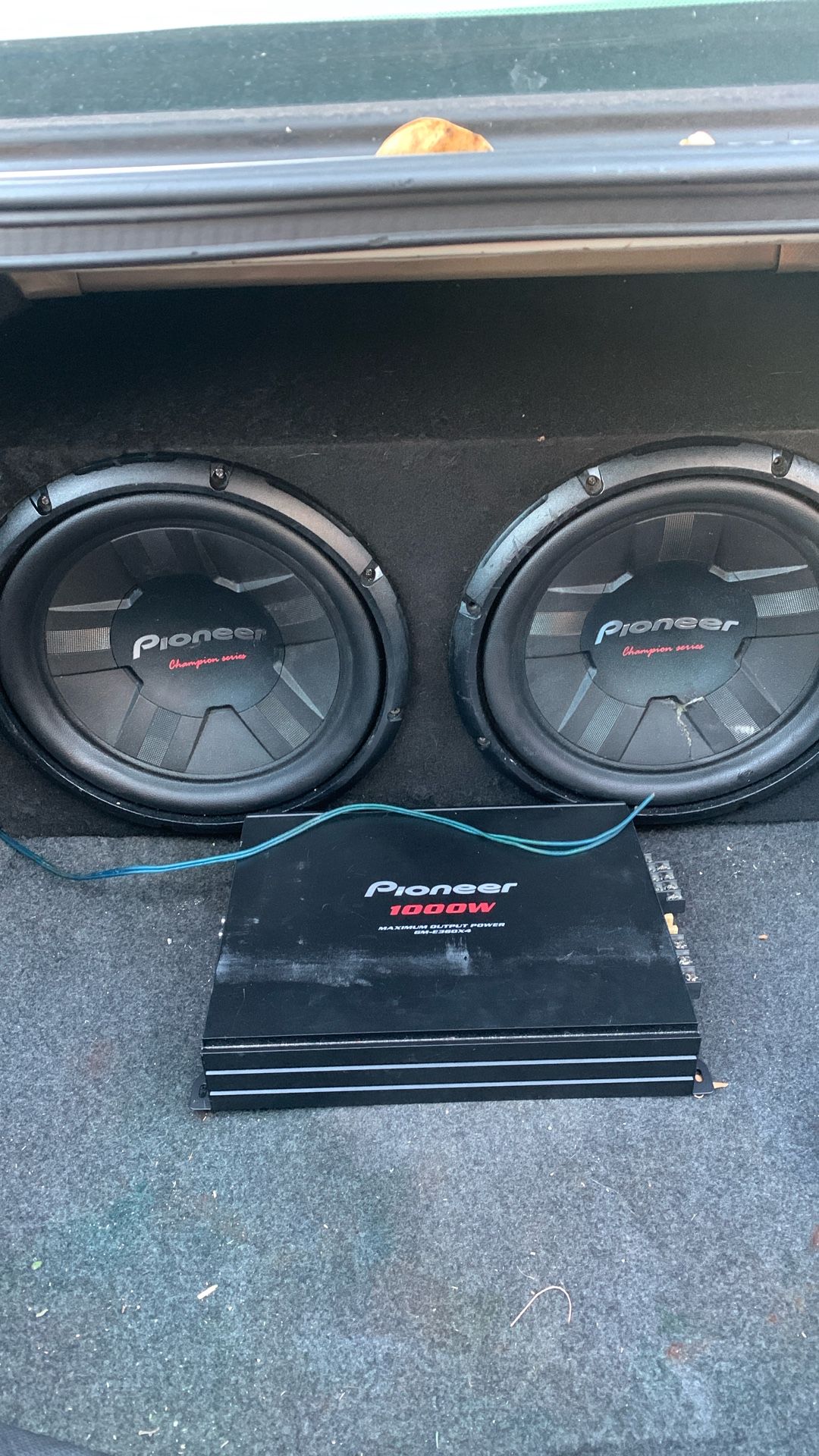 Speakers And Amp bundle