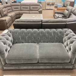 ❣️Grey Velvet Loveseat❣️