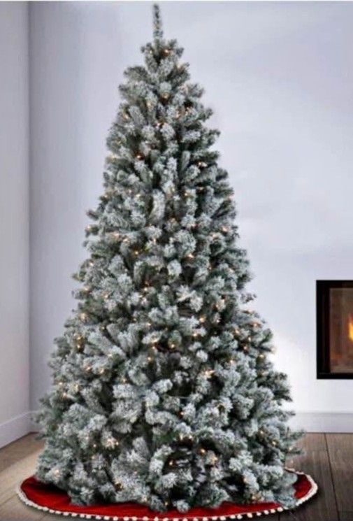 9 Foot Flocked Christmas Tree With Lights