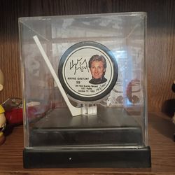 Wayne Gretzky signed puck 1417 of 1851