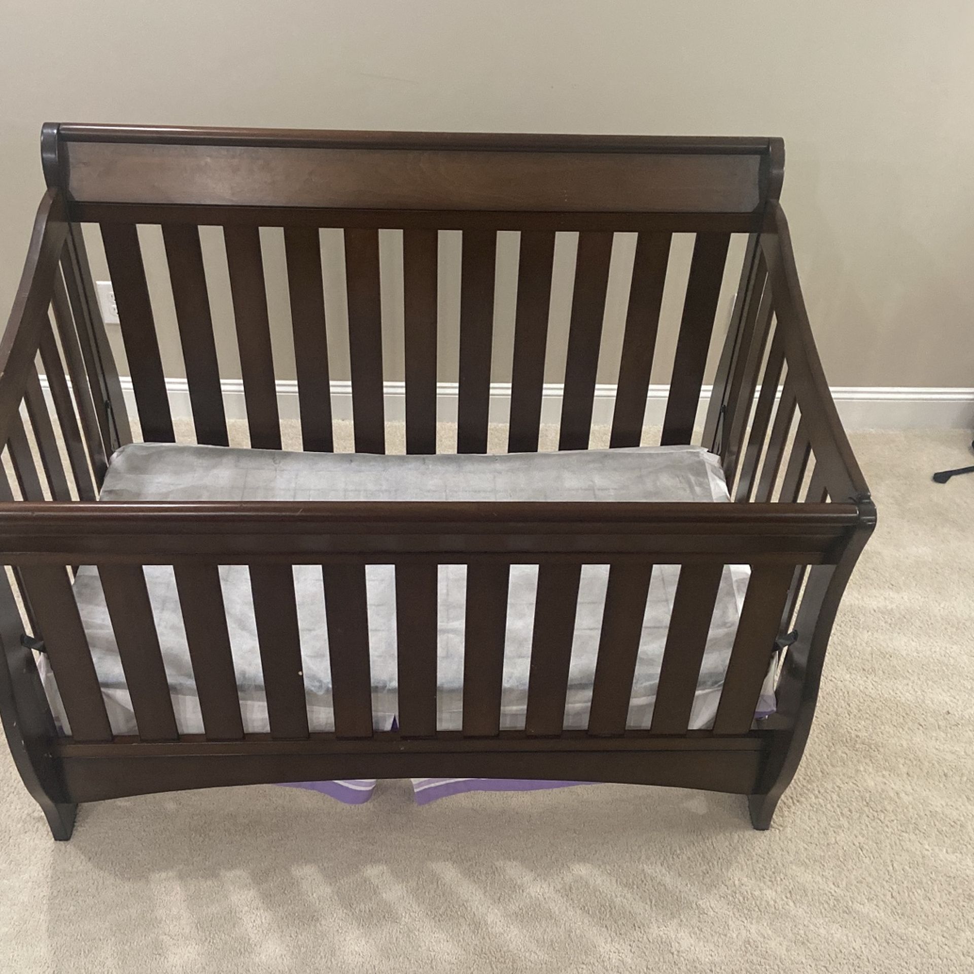 Kids Crib  Used 