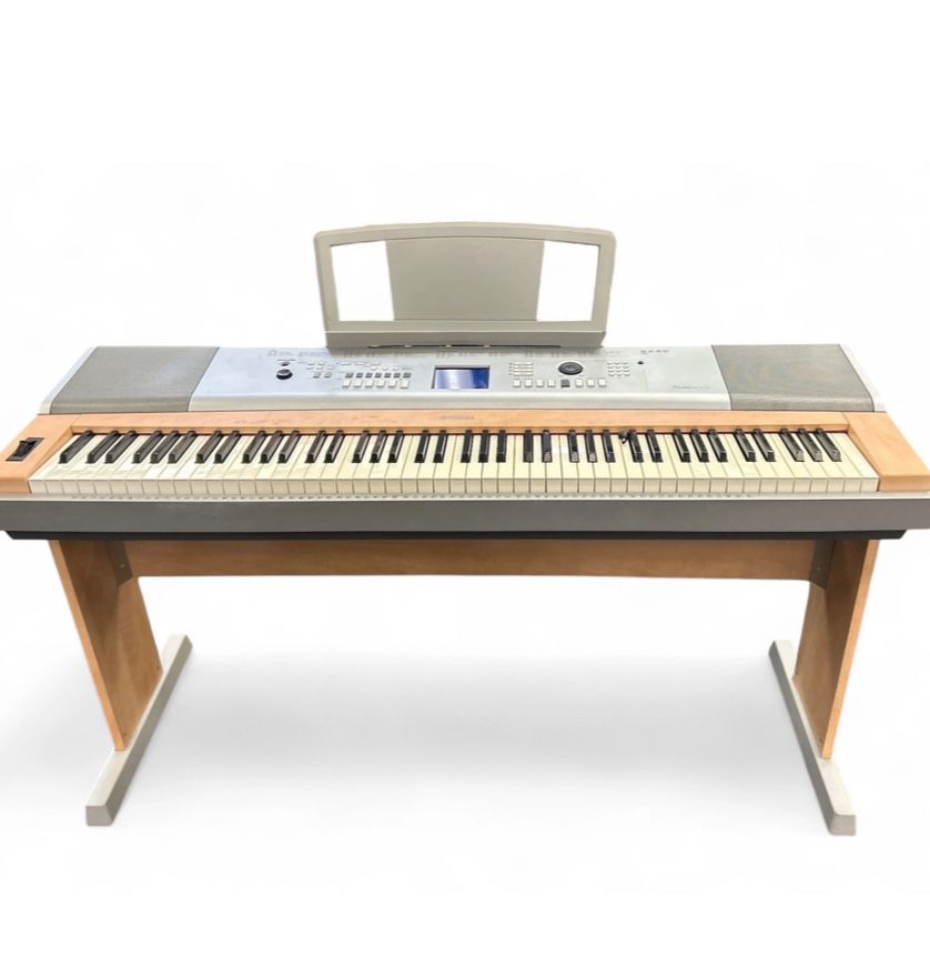 Yamaha DGX-640 Digital Piano