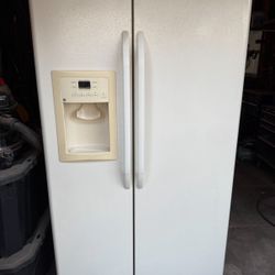 GE Refrigerator 