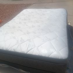 Full size mattress and box spring