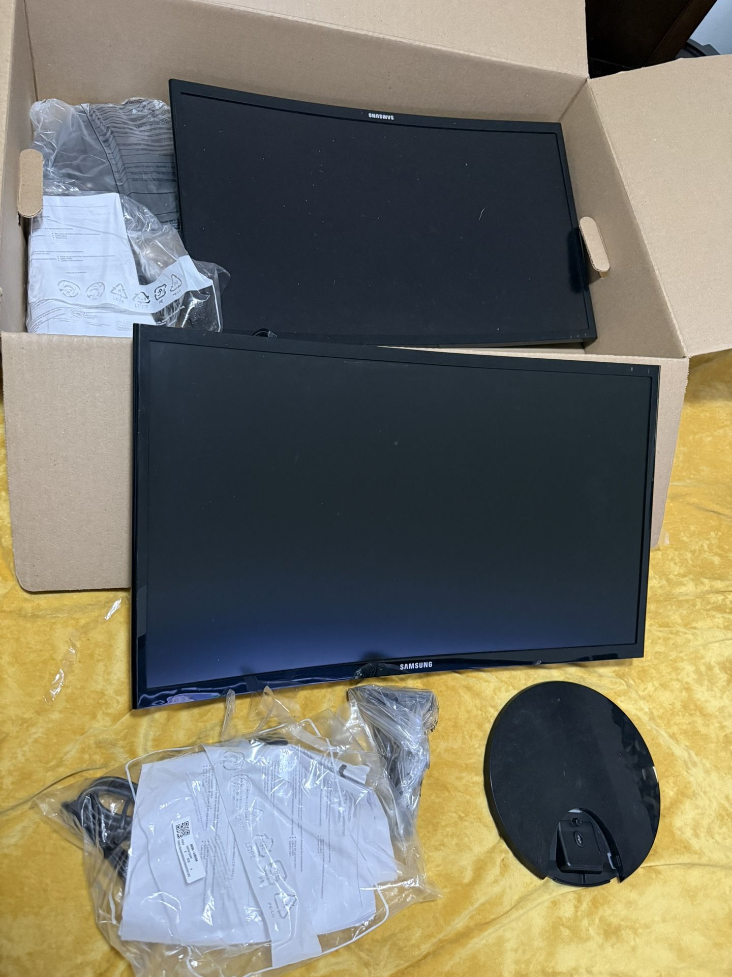  Samsung - 390C Series 24" LED Curved FreeSync Monitor - Black