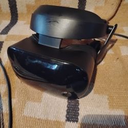 Virtual Reality Headgear